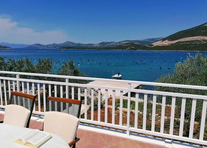 Blue Dream - Two Bedroom With Terrace And Sea View A2 شقة *